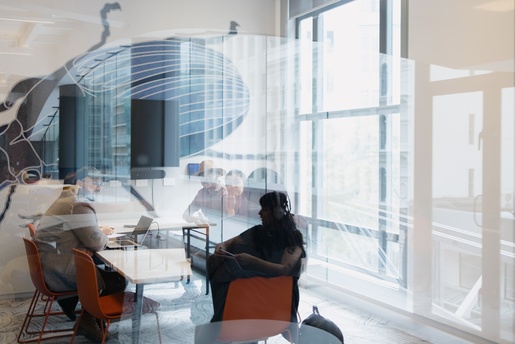 Hui and Vinyl_24A3123