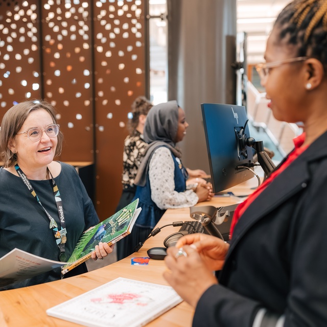 CB01589-Manaaki Desk-17