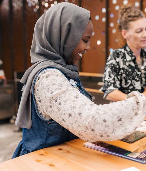 CB01589-Manaaki Desk-13