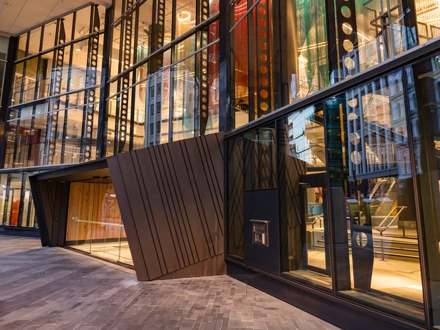 Victoria street entrance