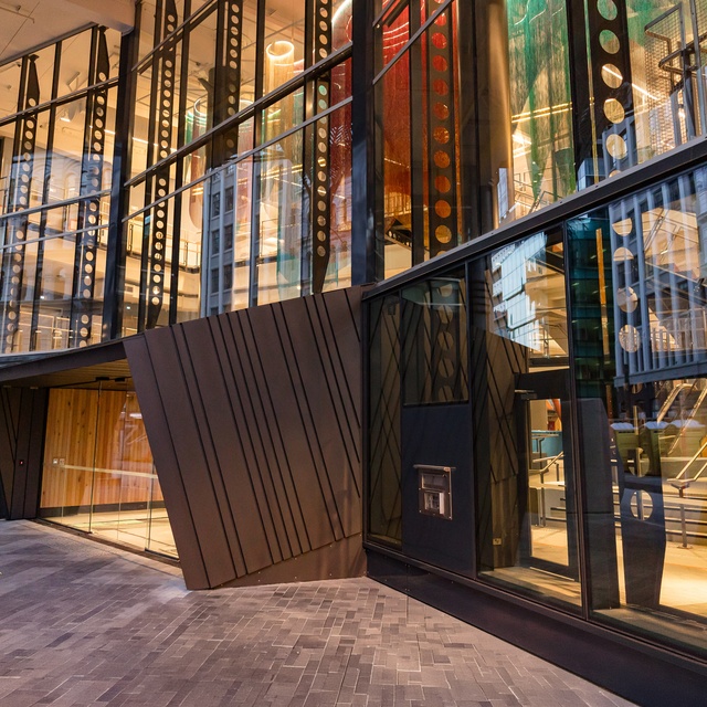 Victoria street entrance